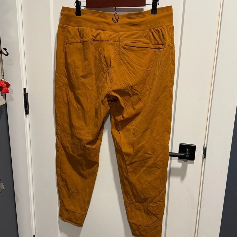 Athleta Trekkie North jogger in Cattail Brown Size 12 EUC - Picture 8 of 8